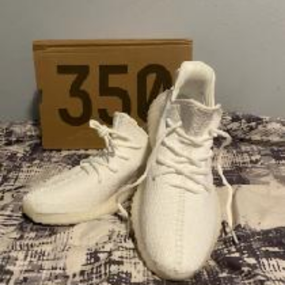 Yeezy 350 v2 triple white